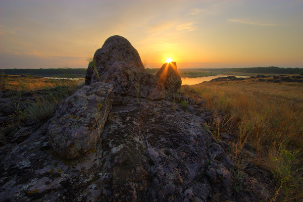 Artem Nosenko: sun rock stone grass 